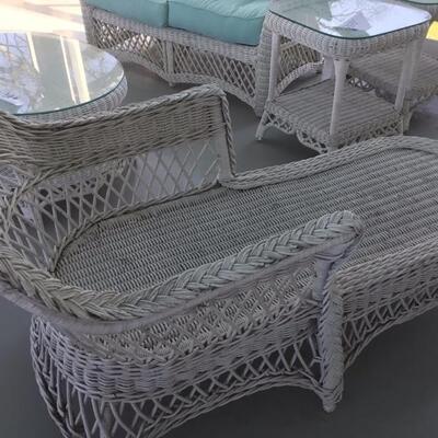 P332 Antique White Wicker Chaise Lounge Chair 