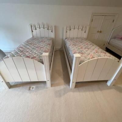 T354 Pair of Twin Sailboat Designed Bed 