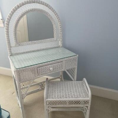 T367 White Wicker Vanity & Stool Glass top with attached Mirror 