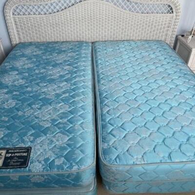 T370 King Size White Wicker Bed 
