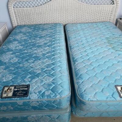 T370 King Size White Wicker Bed 