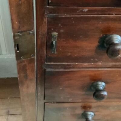 2019 Antique Mahogany Wellington Seven Drawer Locking Bar/Cabinet