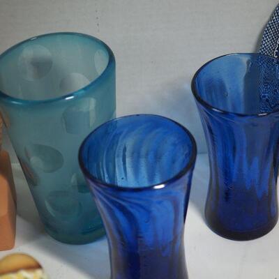 Lot 75 Fine bone chin,. mini cups, hand blown glass