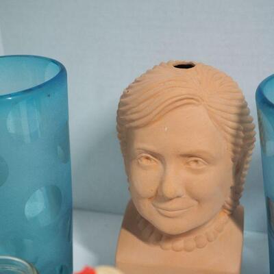 Lot 75 Fine bone chin,. mini cups, hand blown glass