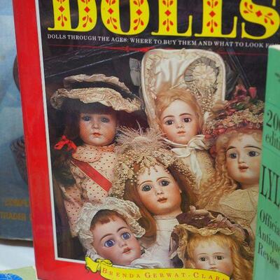 Lot 76 Doll and Antique collecting books and Magazines.