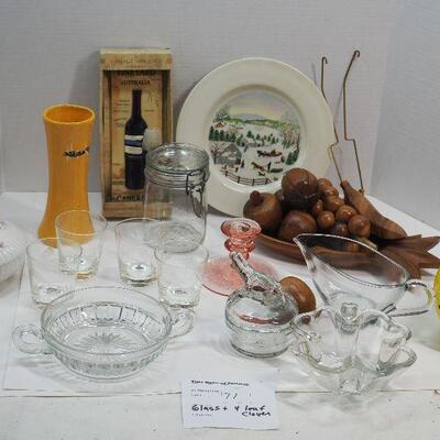 Lot 77 Glass 4 leaf clover bowl collectible glass and china