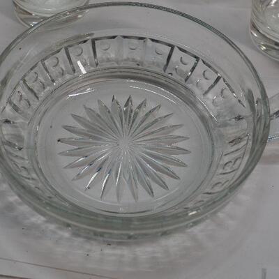 Lot 77 Glass 4 leaf clover bowl collectible glass and china