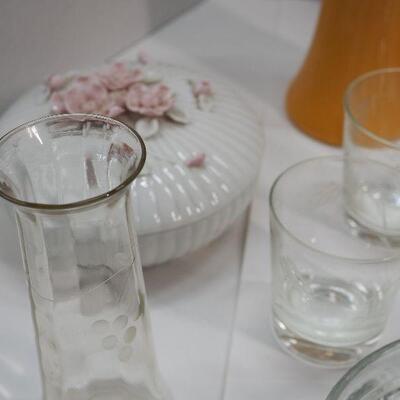 Lot 77 Glass 4 leaf clover bowl collectible glass and china