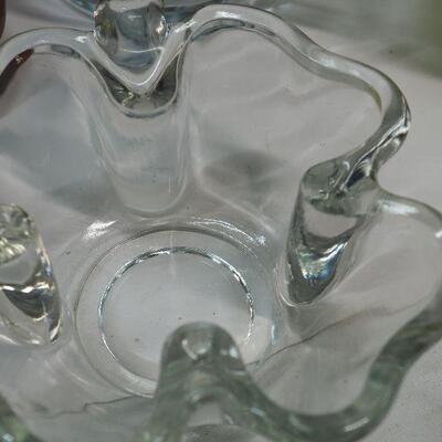 Lot 77 Glass 4 leaf clover bowl collectible glass and china