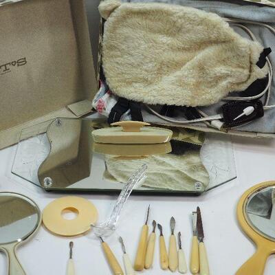 Lot 82 Victorian Vanity set, Mirrors.