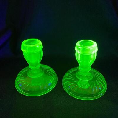 .152. VINTAGE | Green Depression Swirl | Candlesticks