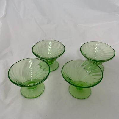 .153. VINTAGE | Anchor Hocking | 4 Green Swirl Sherbets 