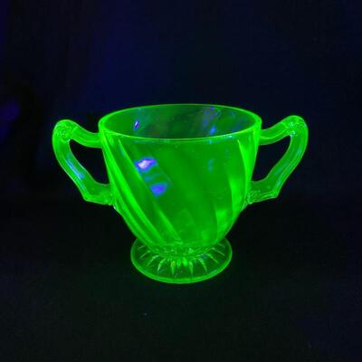 .154. VINTAGE | Green Depression Swirl | Open Sugar