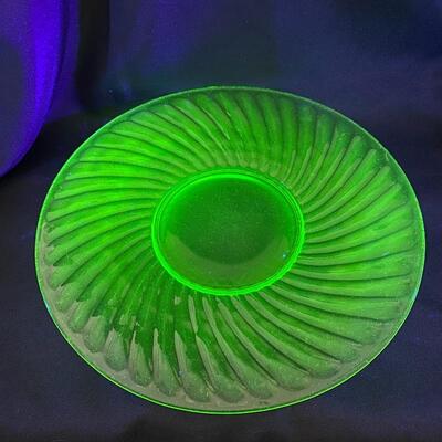 .160. VINTAGE | Anchor Hocking | Green Swirl | 10â€ Dinner Plates