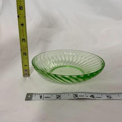 .161. VINTAGE | Anchor Hocking | 4 Berry Bowls | Green Depression Swirl