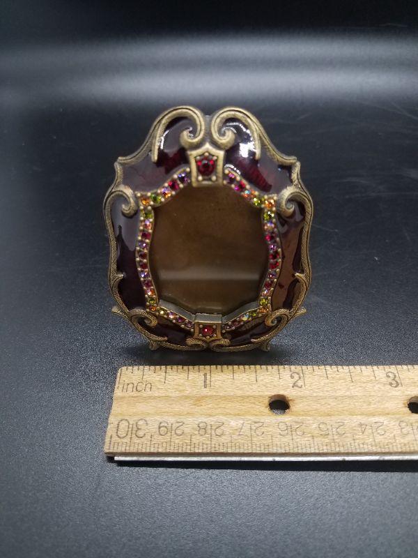 Jay Strongwater Miniature Oval Frame | EstateSales.org