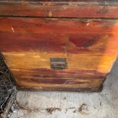 O648 Antique Victorian cedar lined Blanket Chest (as-is) 
