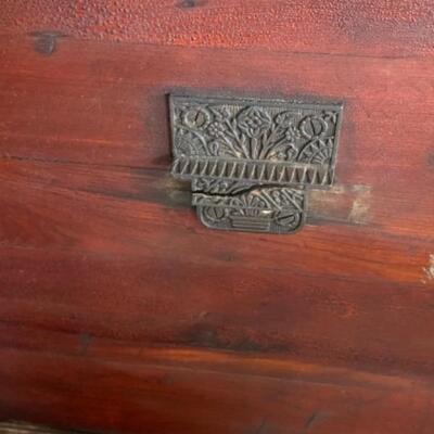 O648 Antique Victorian cedar lined Blanket Chest (as-is) 
