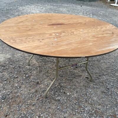 O656. 5â€™ Round Banquet Table by American Table Corp 