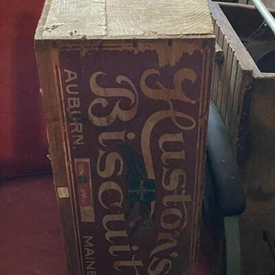Huston's Biscuit crate Auburn, Maine / Vintage Wood Crate 