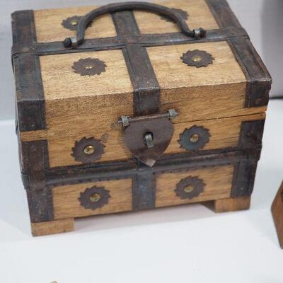 Lot 87 Wooden puzzles and Boxes