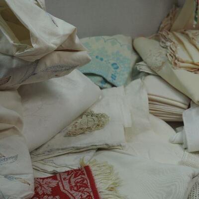 Lot 91 Vintage Linens