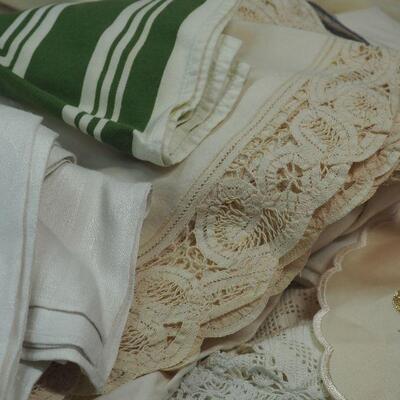 Lot 91 Vintage Linens