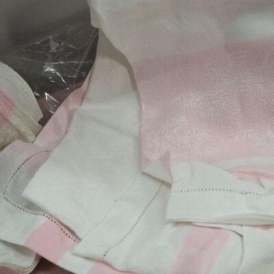 Lot 91 Vintage Linens