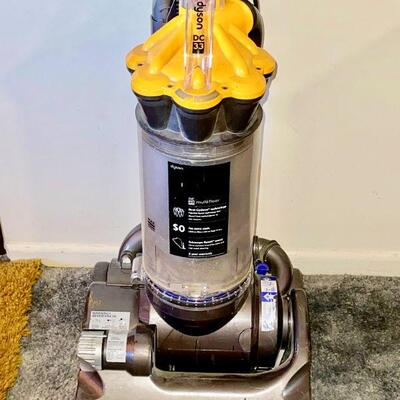 LOT 286  DYSON DC/33 VACUUM CLEANER FOR ALL FLOORS 