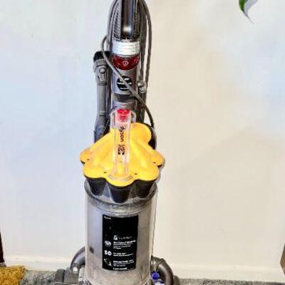 LOT 286  DYSON DC/33 VACUUM CLEANER FOR ALL FLOORS 