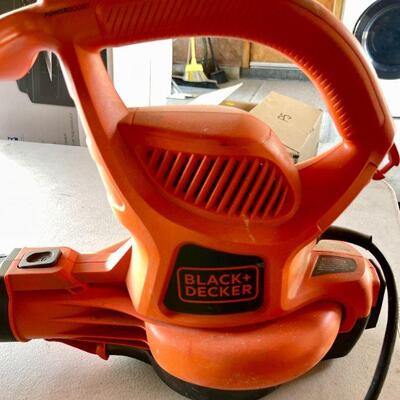 LOT 296  BLACK & DECKER LEAF BLOWER & 6' ALUMINUM LADDER