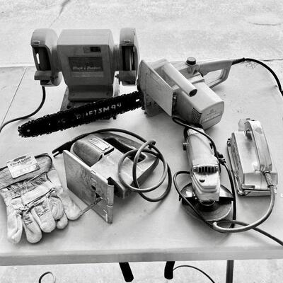 LOT 297  GROUP OF VINTAGE POWER TOOLS CRAFTSMAN BLACK & DECKER SAWS SANDERS 
