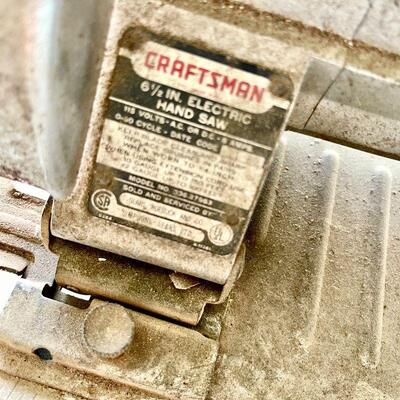 LOT 299  CRAFTSMAN ELECTRIC HAND SAW & 2 JACKS