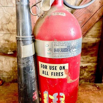 LOT 300  VINTAGE GENERAL CARBON DIOXIDE FIRE EXTINGUISHER 