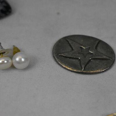 Costume Jewelry: 7 Rhinestone Earrings 2 Pearl 9 Gold, Pins, Keychain, 1 Pendant