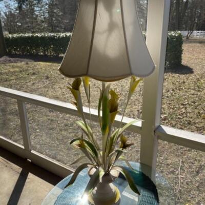 G428 Metal Yellow Lamp with Paper weight Finial 