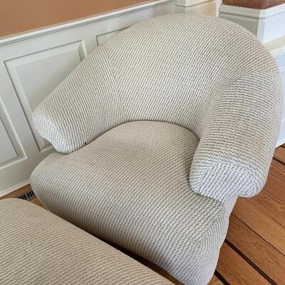 Beautiful Henredon off white textured chair and ottoman 
