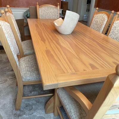 Gorgeous contemporary dining table and six chairs 