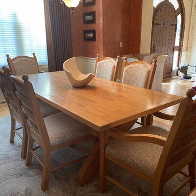 Gorgeous contemporary dining table and six chairs 