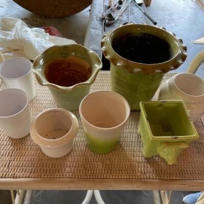 O665 Lot of Various Sizes of Flower Pots 