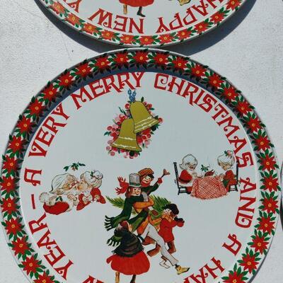 Set of 4 christmas plates 