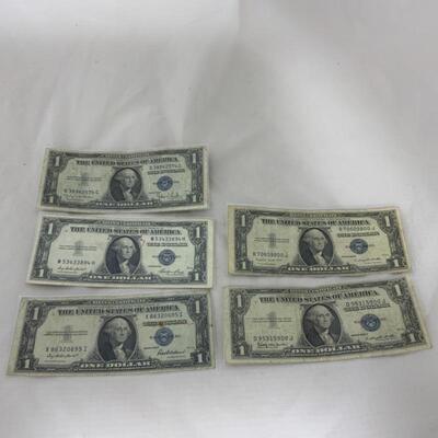 .193. CURRENCY | 5 One Dollar Silver Certificates | 1935 Series