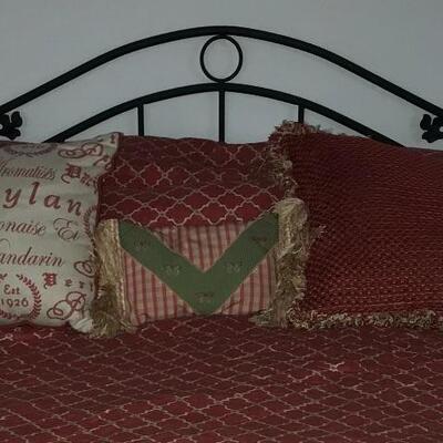 King Custom Bedspread and Decor Pilliws