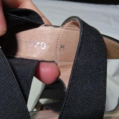 Ladies shoes
