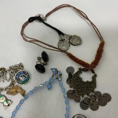 .218. VINTAGE | Costume Jewelry Lot