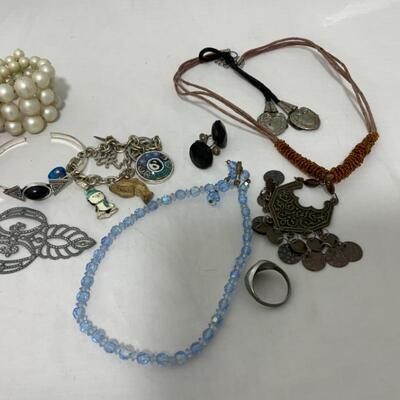 .218. VINTAGE | Costume Jewelry Lot