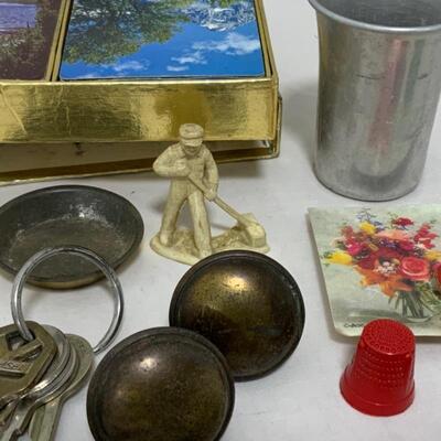 .220. Fun Mixed Lot | Leather Pins | Figurines | Cards