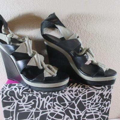 NITB Diane Von Furstenberg Leather Plats -