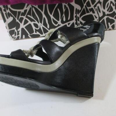 NITB Diane Von Furstenberg Leather Plats -