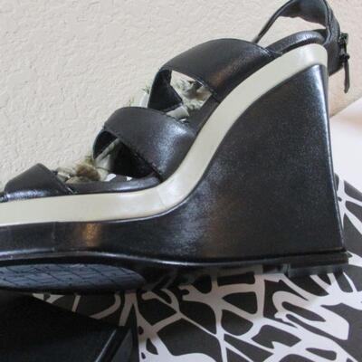 NITB Diane Von Furstenberg Leather Plats -